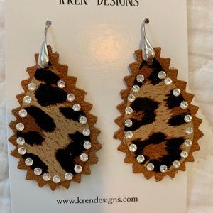 BRAND NEW: cheetah print felt tear drop earrings